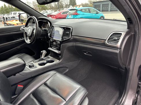 Used 2019 Jeep Grand Cherokee Limited image 25