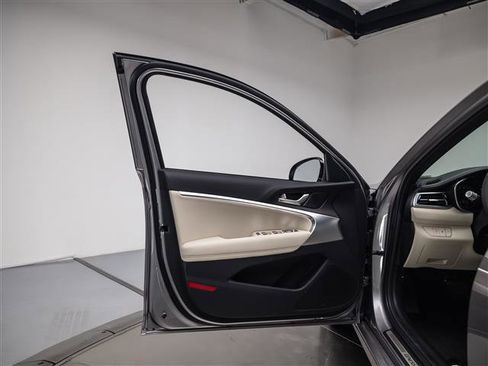 New 2026 Genesis G70 2.5T image 32