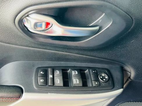 Used 2017 Jeep Cherokee Trailhawk w/ Cold Weather Group AWD/4WD image 23