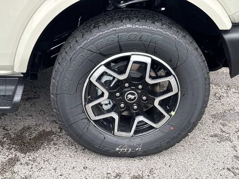 New 2026 Ford Bronco Outer Banks AWD/4WD image 9