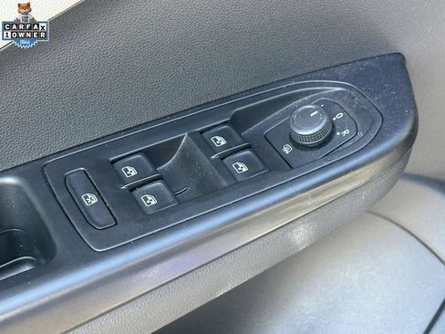 Used 2024 Volkswagen Taos SE FWD image 16
