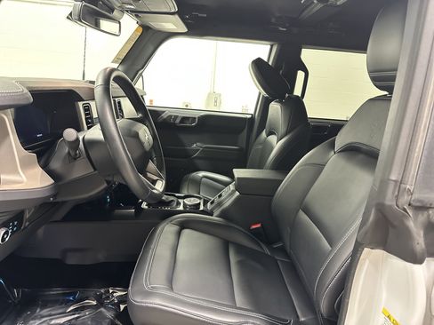 Used 2025 Ford Bronco Outer Banks AWD/4WD image 16