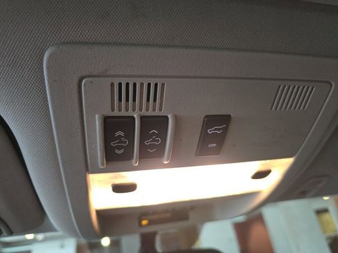 Used 2011 Cadillac Escalade ESV Luxury image 37