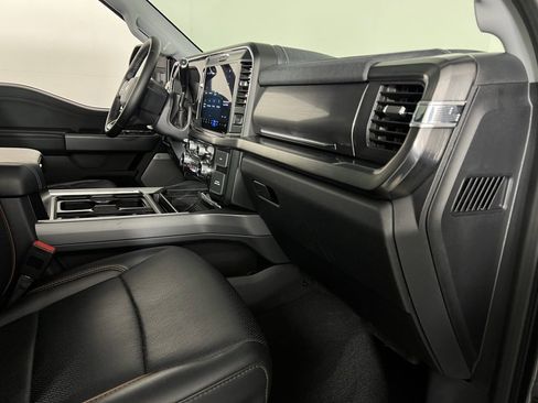 Used 2025 Ford F450 Lariat w/ FX4 Off-Road Package image 32
