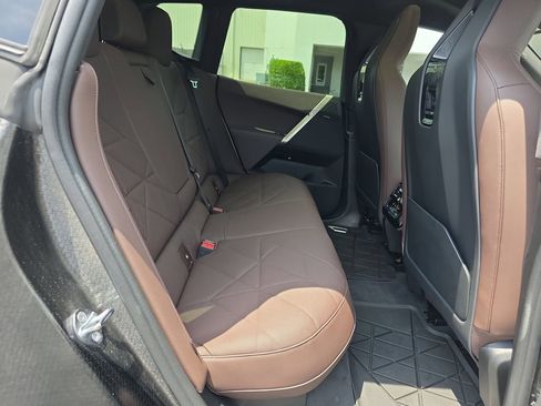 Used 2024 BMW iX xDrive50 w/ Sport Package AWD/4WD image 15