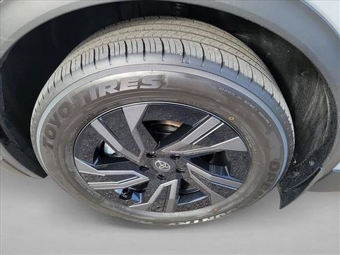 Used 2026 Toyota C-HR AWD/4WD image 9
