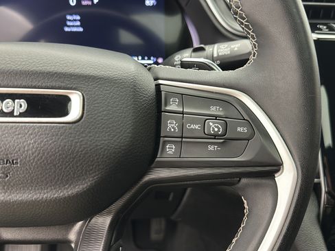 Used 2023 Jeep Grand Cherokee L Laredo AWD/4WD image 18