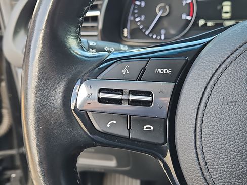 Used 2020 Kia Cadenza Limited image 17