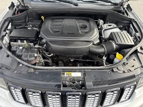 Used 2020 Jeep Grand Cherokee Altitude AWD/4WD image 30