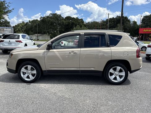 Used 2017 Jeep Compass Sport w/ Power Value Group FWD image 2