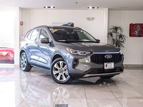 Used 2025 Ford Escape Platinum image 6