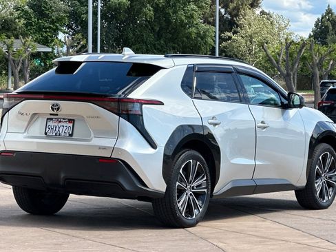 Used 2023 Toyota bZ4X Limited image 4