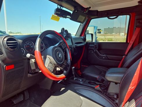Used 2017 Jeep Wrangler Unlimited Rubicon AWD/4WD image 11