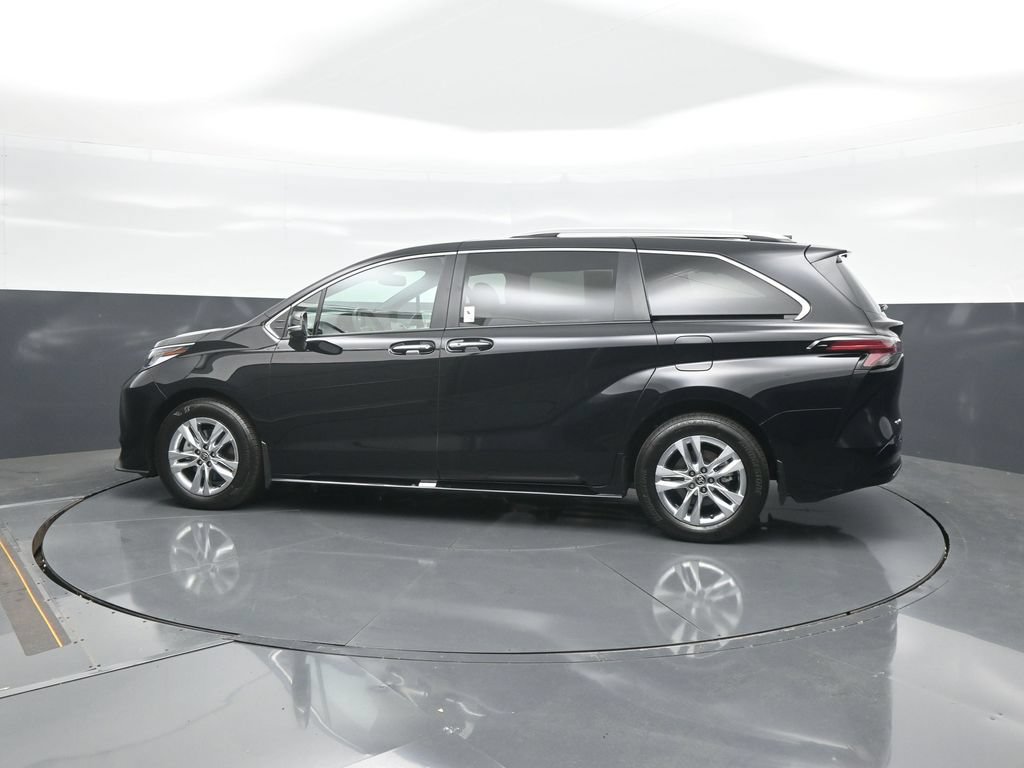 Used 2026 Toyota Sienna Limited FWD image 4