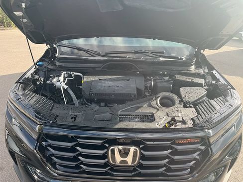 Used 2025 Honda Pilot TrailSport image 31