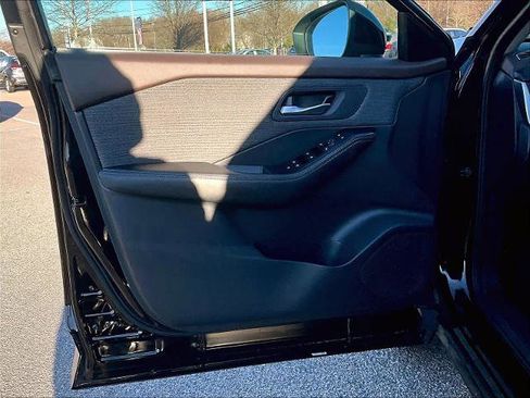 Certified 2023 Nissan Rogue SV image 9