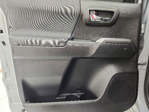 Used 2021 Toyota Tacoma TRD Sport w/ Technology Package RWD image 9