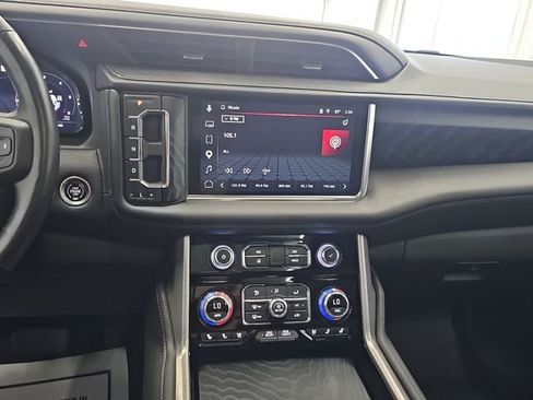 Used 2022 GMC Yukon XL Denali w/ Denali Premium Package AWD/4WD image 17
