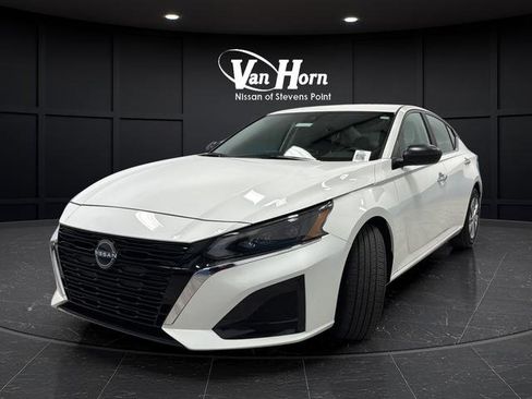Used 2025 Nissan Altima 2.5 S FWD image 3