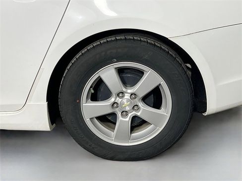 Used 2016 Chevrolet Cruze LT w/ Sun And Sound Package image 7