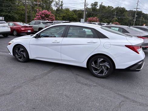 Used 2025 Hyundai Elantra Limited FWD image 4