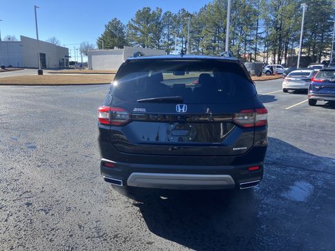 Used 2025 Honda Pilot Touring image 11