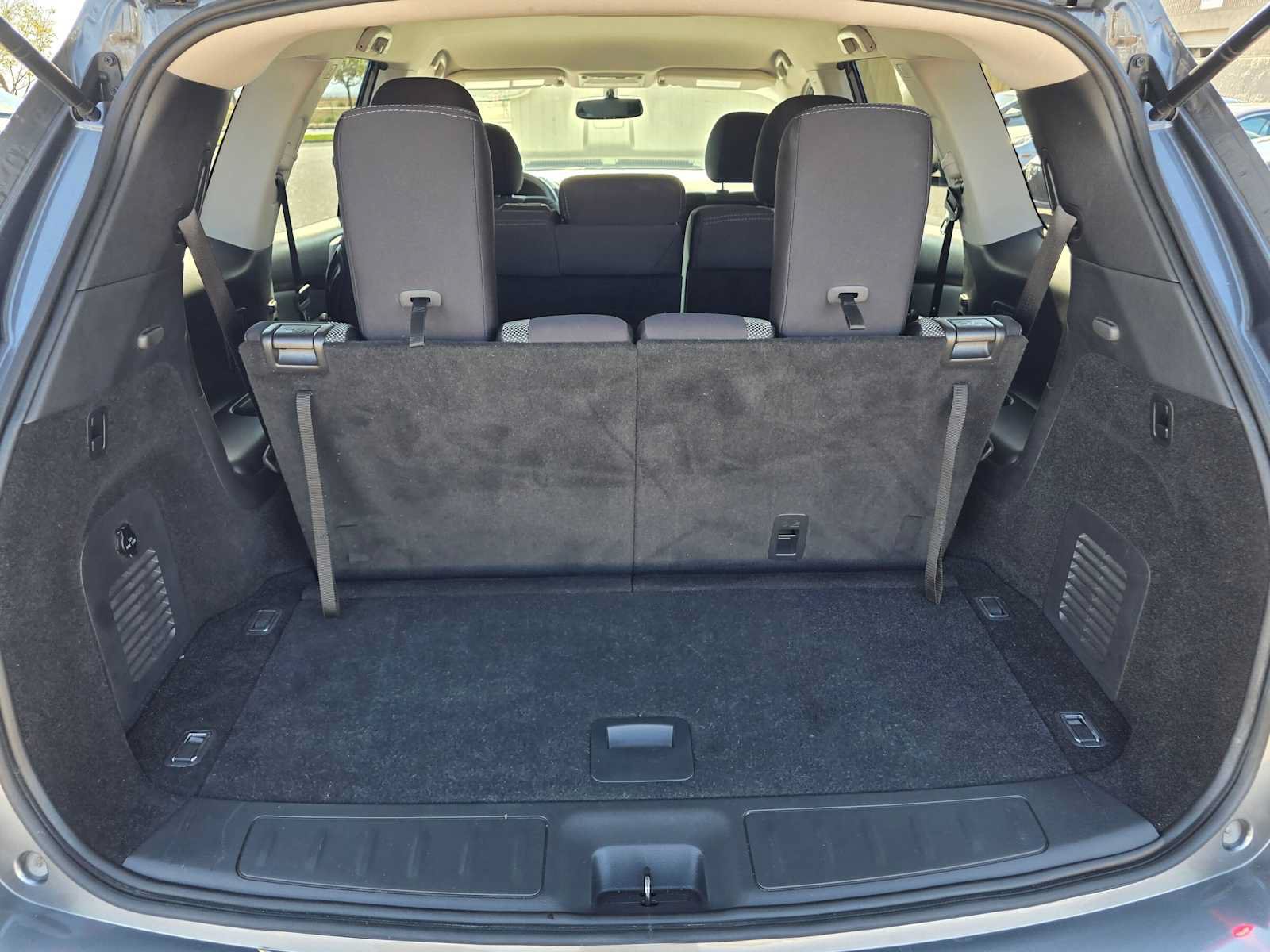 Used 2019 Nissan Pathfinder SV AWD/4WD image 14