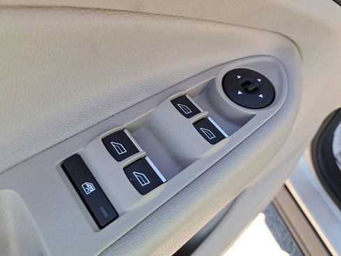 Used 2018 Ford Escape Titanium w/ Ford Safe & Smart Package image 15