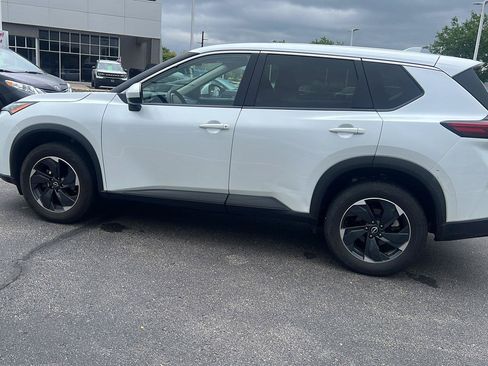Used 2024 Nissan Rogue SV AWD/4WD image 10