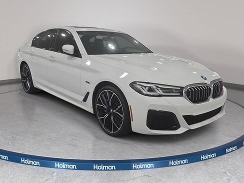 Used 2023 BMW 530e w/ M Sport Package RWD image 3