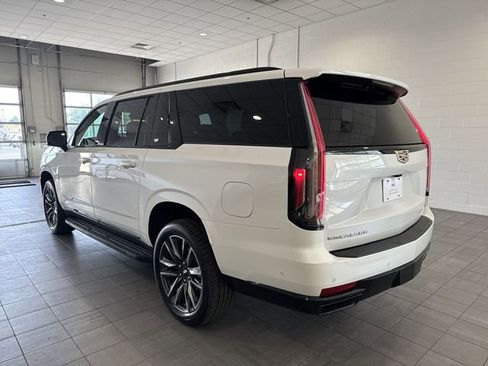 Used 2024 Cadillac Escalade ESV Sport w/ Heavy-Duty Trailer Package AWD/4WD image 3