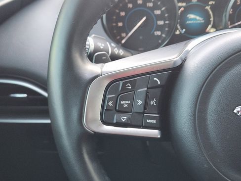 Used 2018 Jaguar F-PACE Prestige image 30