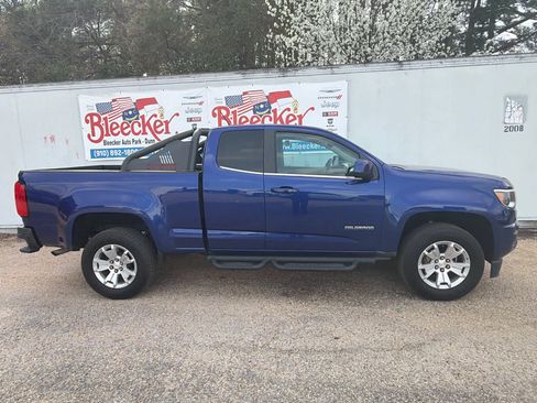 Used 2017 Chevrolet Colorado LT image 2