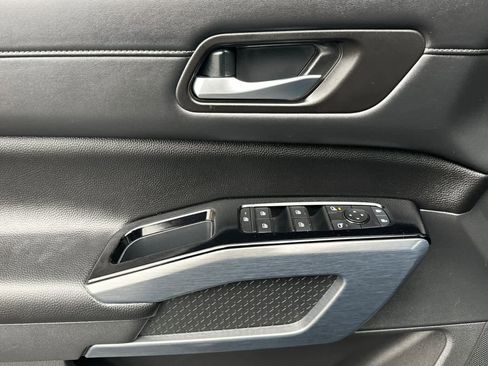 Used 2025 Nissan Pathfinder SL w/ Cargo Package image 12