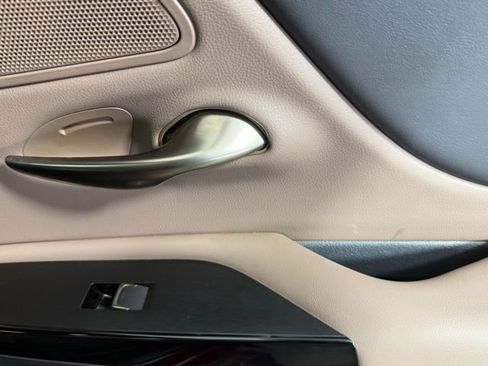 Used 2025 Lexus ES 300h w/ Premium Package image 32