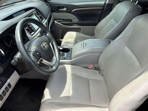 Used 2016 Toyota Highlander Limited Platinum FWD image 5