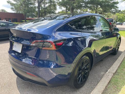 Used 2022 Tesla Model Y Long Range AWD/4WD image 5