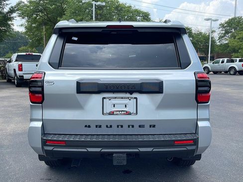 New 2026 Toyota 4Runner SR5 AWD/4WD image 18
