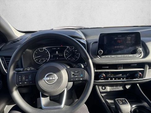 Used 2024 Nissan Rogue SV image 12