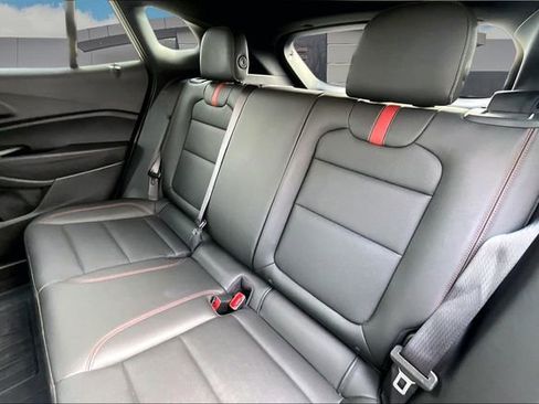 Certified 2025 Chevrolet Trax RS image 25