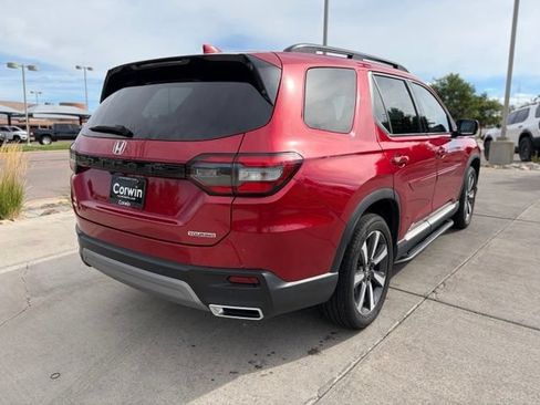 Used 2025 Honda Pilot Touring image 7