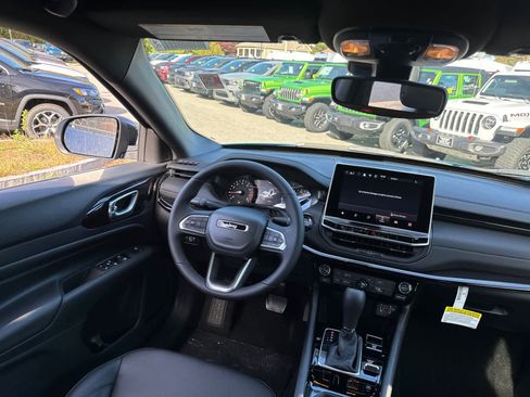 New 2026 Jeep Compass Latitude image 34