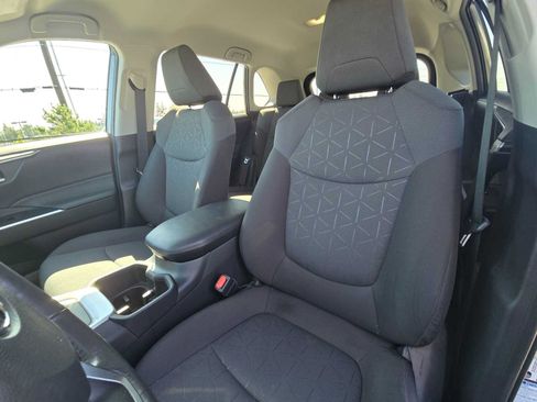 Used 2022 Toyota RAV4 XLE w/ XLE Grade Weather Package AWD/4WD image 22