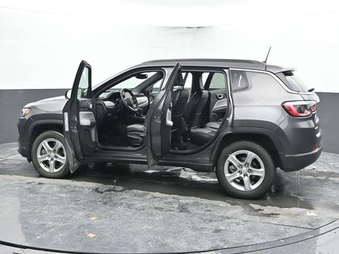 Used 2024 Jeep Compass Latitude image 54