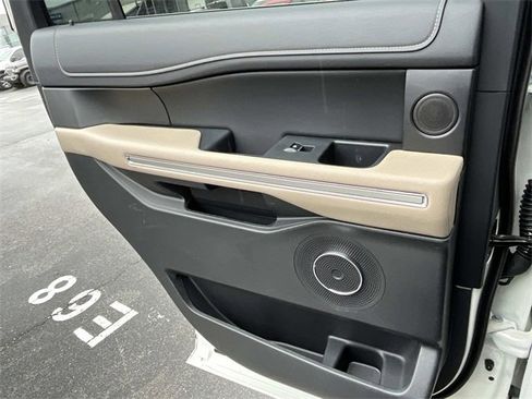 Used 2023 Ford Expedition Limited image 20