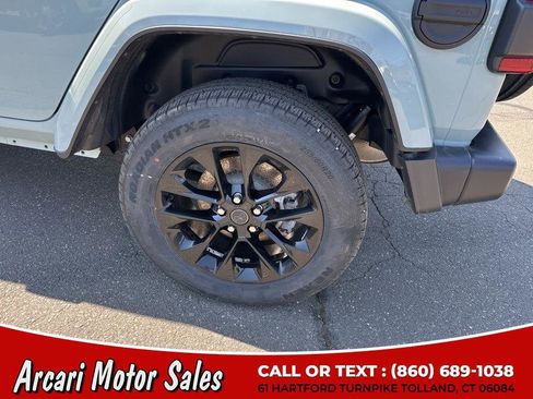 Used 2024 Jeep Wrangler Sahara w/ Safety Group image 13
