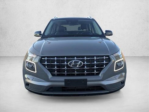 Used 2022 Hyundai Venue Limited FWD image 2
