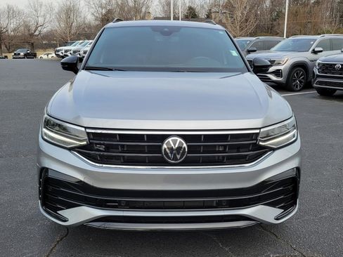 Certified 2024 Volkswagen Tiguan SE R-Line image 8