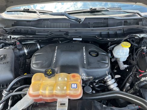 Used 2018 RAM 1500 Laramie w/ Convenience Group AWD/4WD image 9
