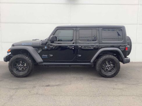 Used 2024 Jeep Wrangler Unlimited AWD/4WD image 2